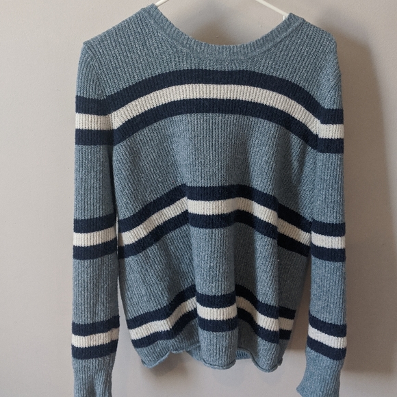 SWEATER💙 - Picture 3 of 3